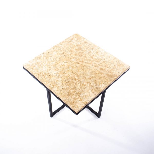 Marmeren vierkante salontafel gekruist frame - Geel natuursteen blad Yellow landscape- RVS matzwarte onderstel